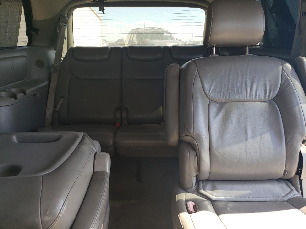 2004 Toyota Sienna - Image 10