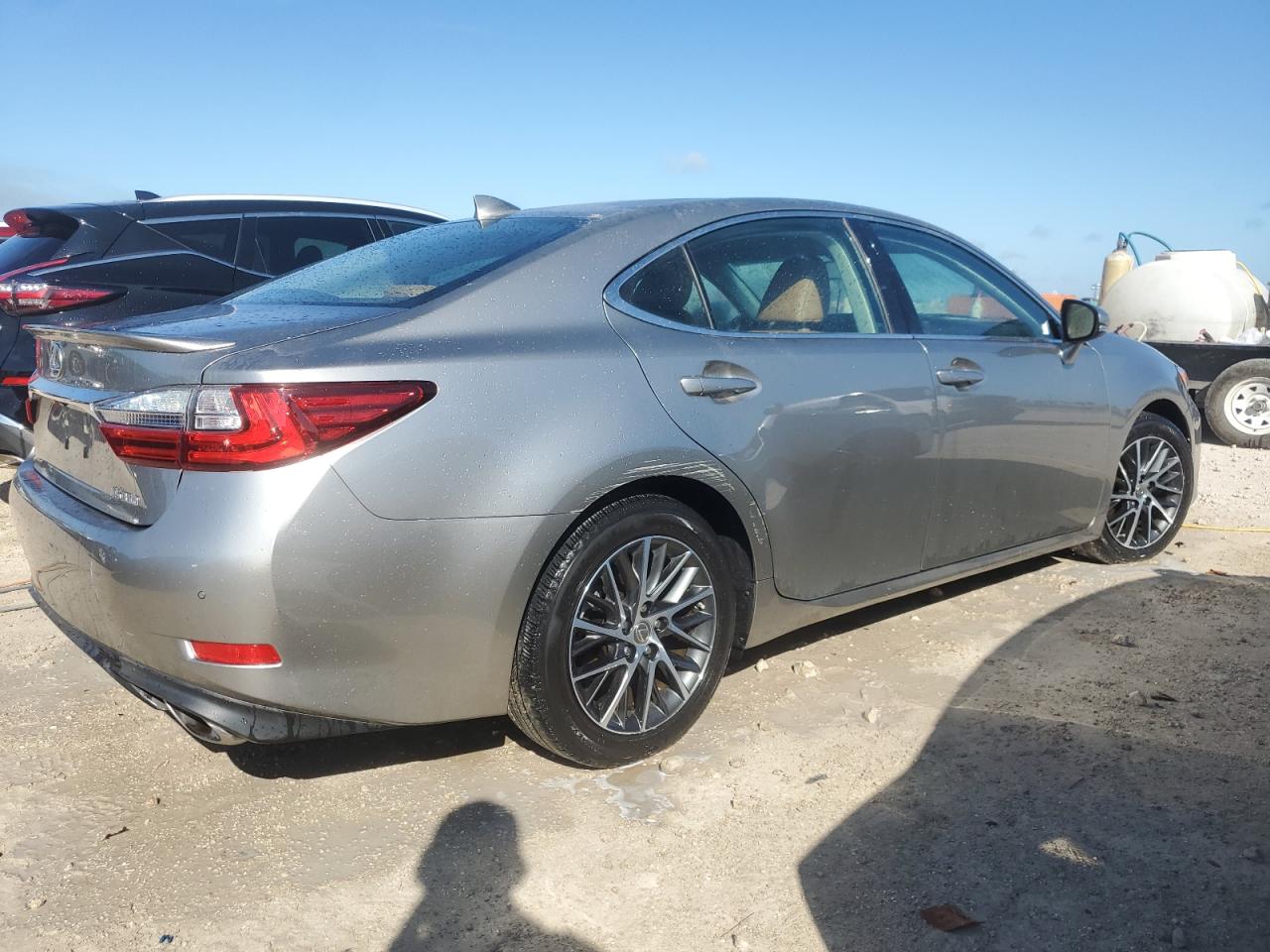 VIN 58ABK1GG5HU055712 2017 LEXUS ES350 no.3