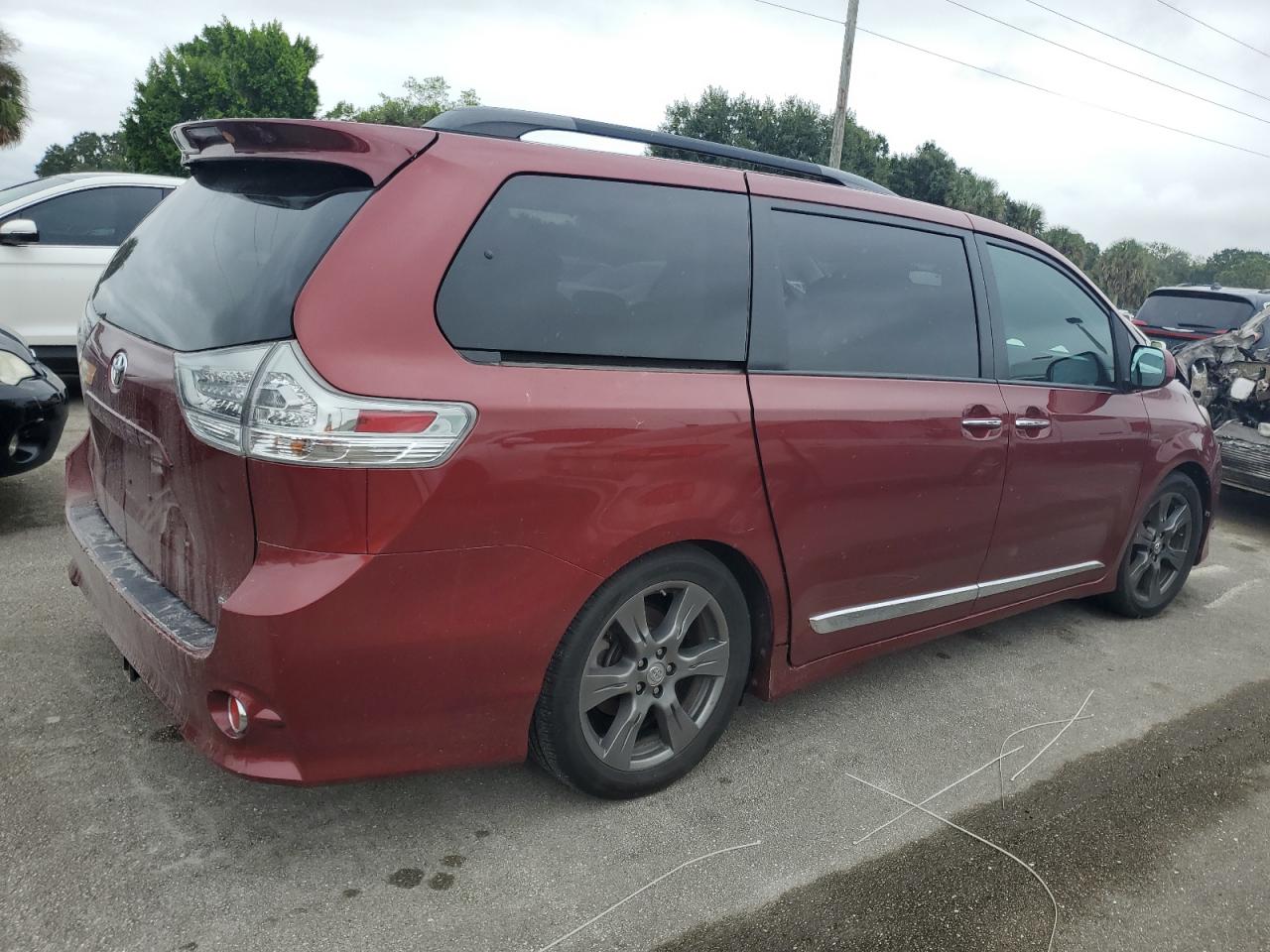 2017 Toyota Sienna - Image 3