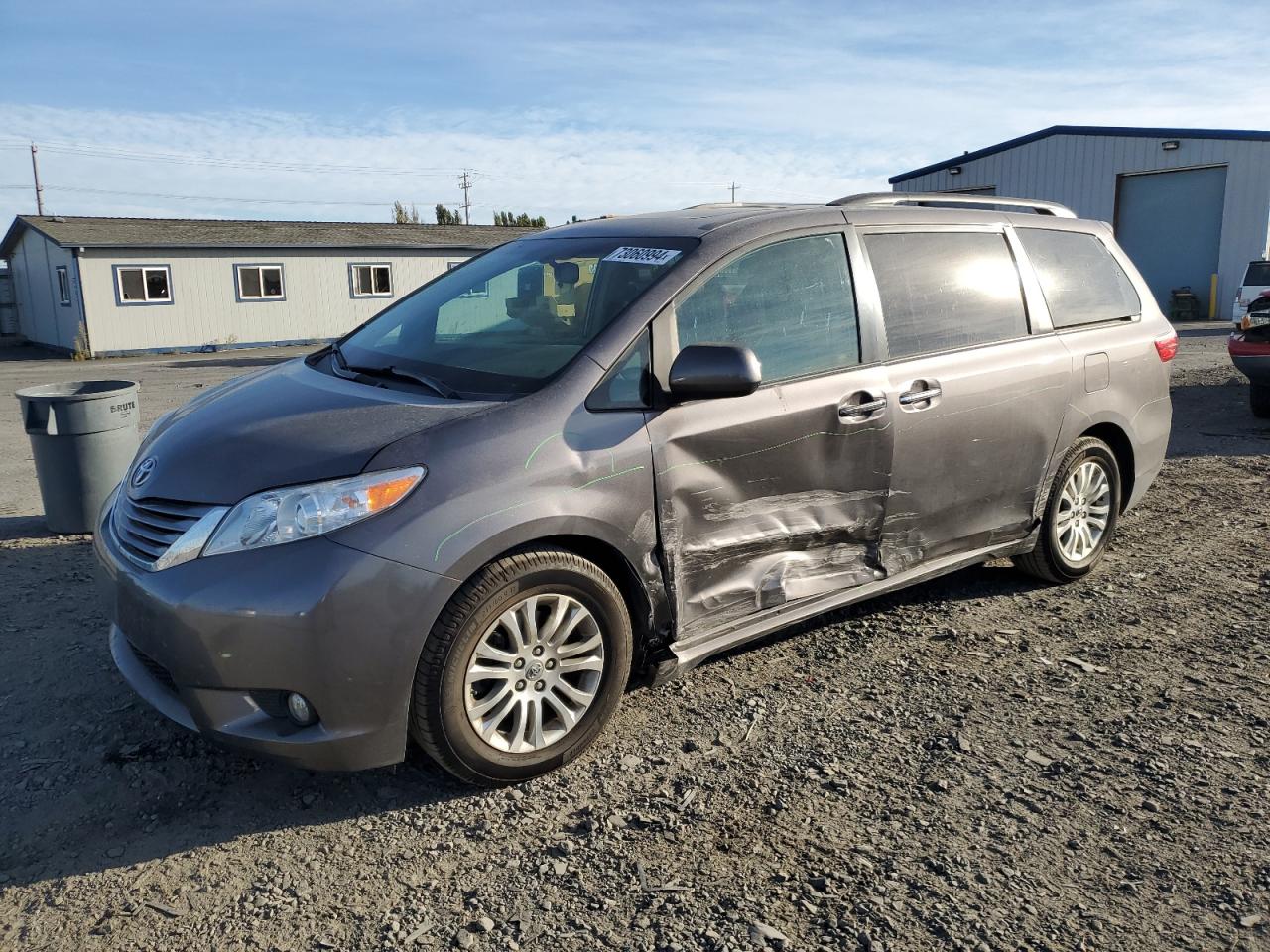 5TDYZ3DC2HS769493 2017 TOYOTA SIENNA - Image 1