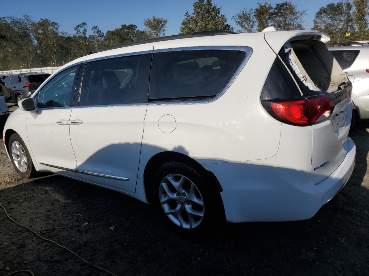 2017 Chrysler Pacifica - Image 2