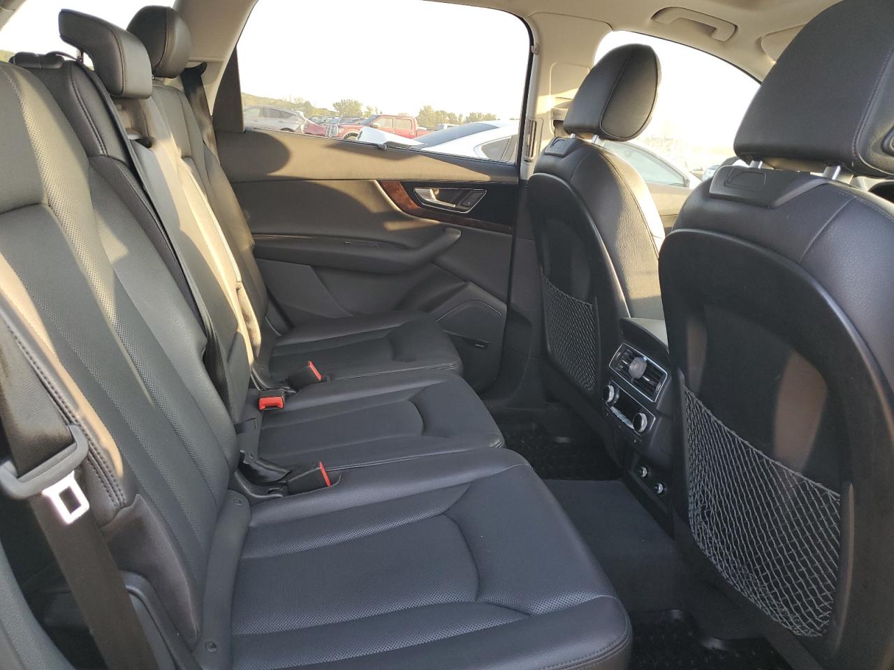 WA1VAAF71JD052545 2018 Audi Q7 Prestige