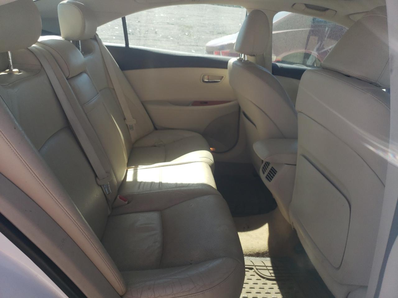 2010 Lexus ES - Image 10