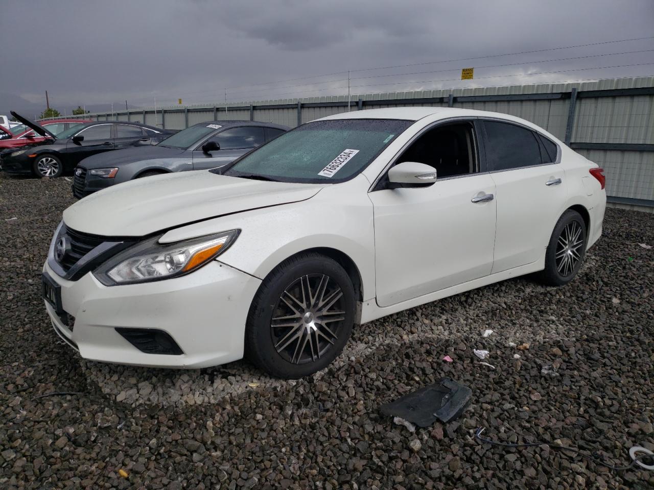 2017 Nissan Altima 2.5 white null gas 1N4AL3AP0HC176121 photo #1