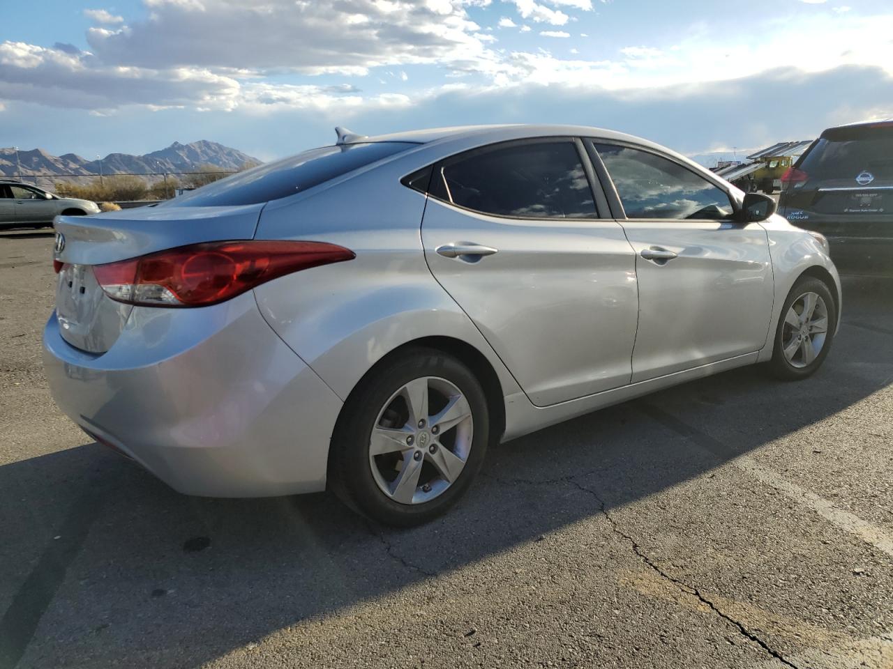 2012 Hyundai Elantra - Image 3