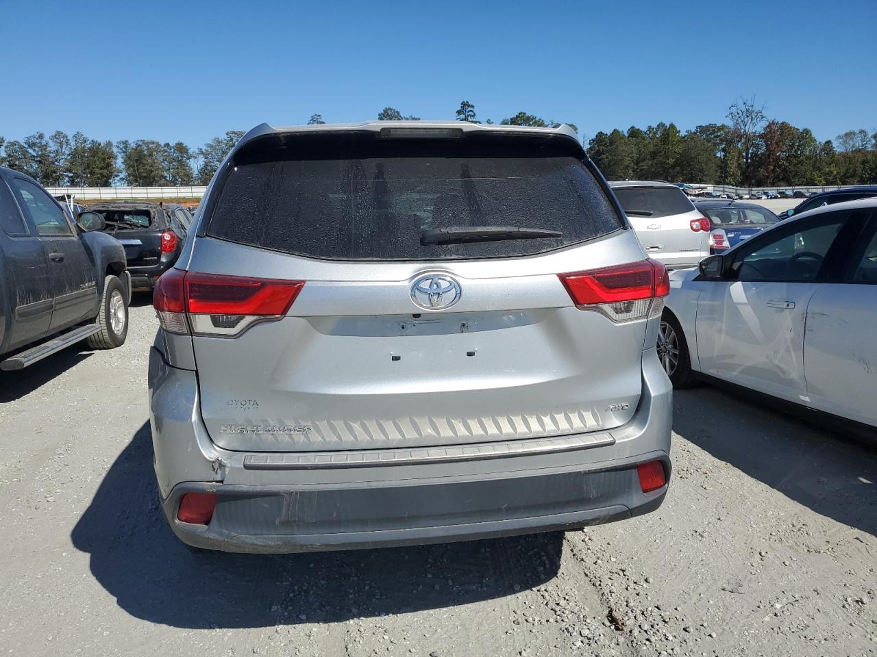 2018 Toyota Highlander Le VIN: 5TDBZRFH6JS913330 Lot: 76723384