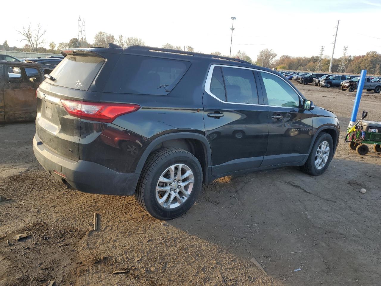 VIN 1GNERGKW7KJ115639 2019 CHEVROLET TRAVERSE no.3