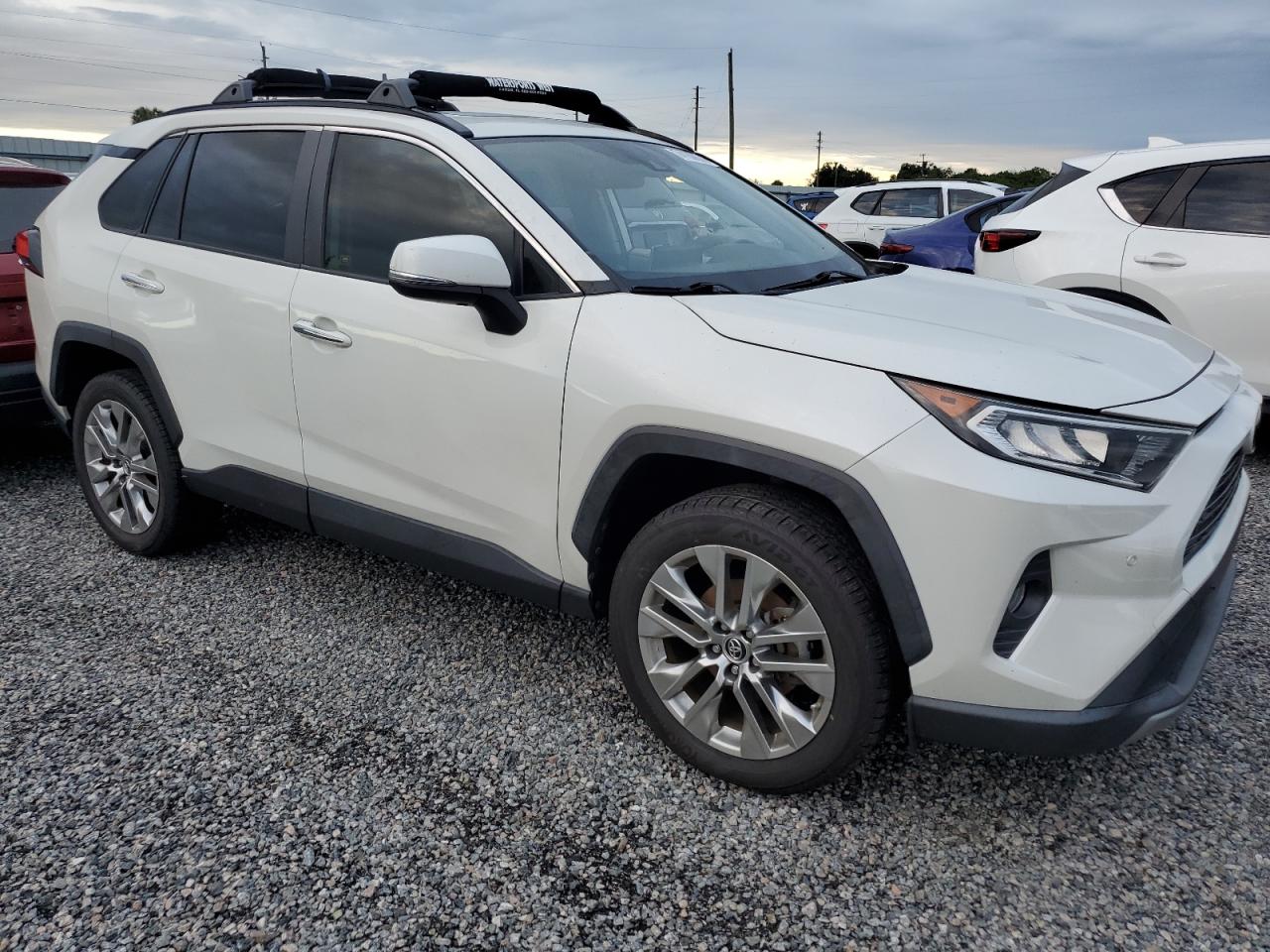 2019 Toyota RAV 4 - Image 4