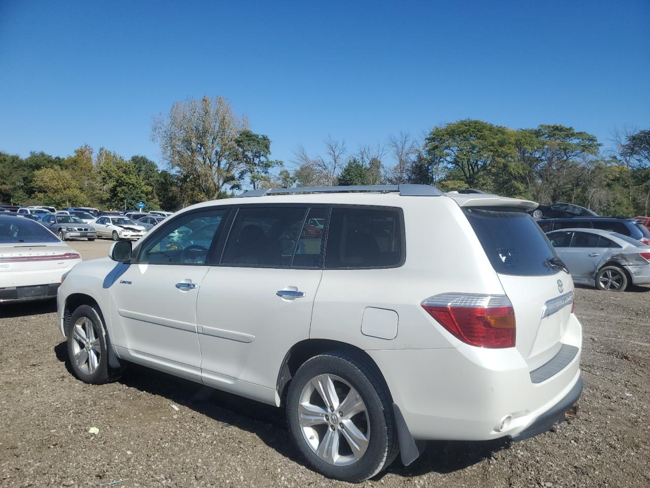 2010 Toyota Highlander - Image 2