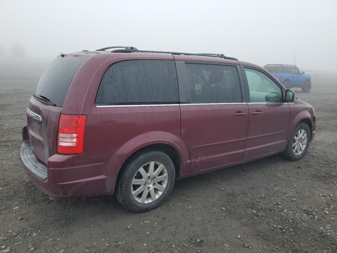 2008 Chrysler Town & Country - Image 3