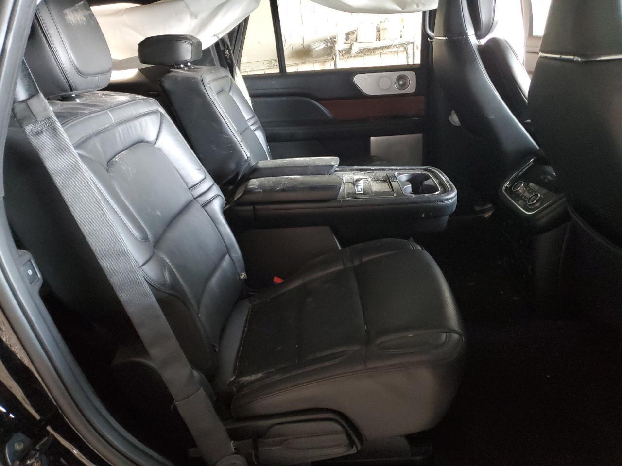 5LMJJ2LT8JEL10543 2018 Lincoln Navigator Reserve