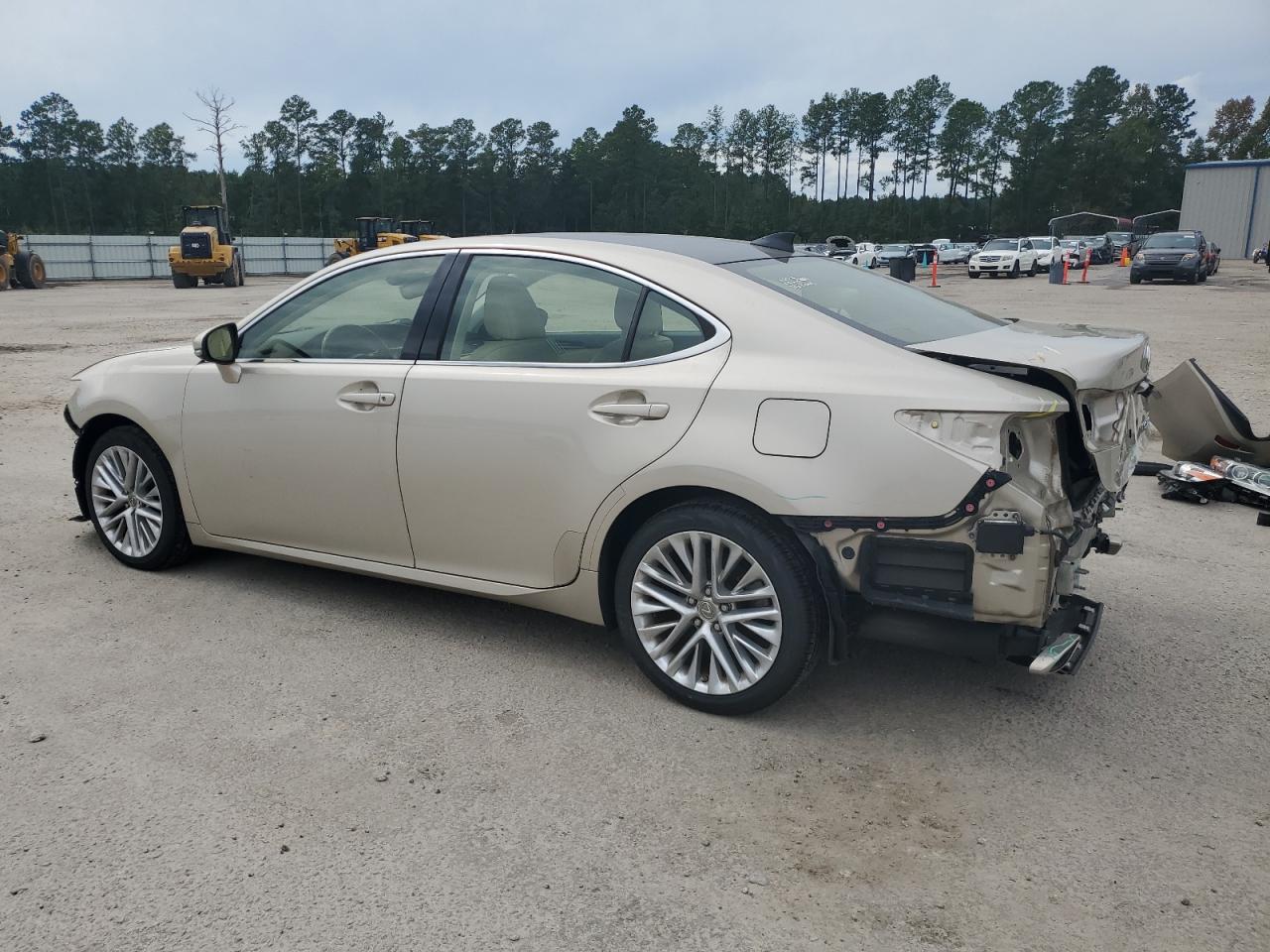 JTHBK1GG9G2232637 2016 LEXUS ES - Image 2