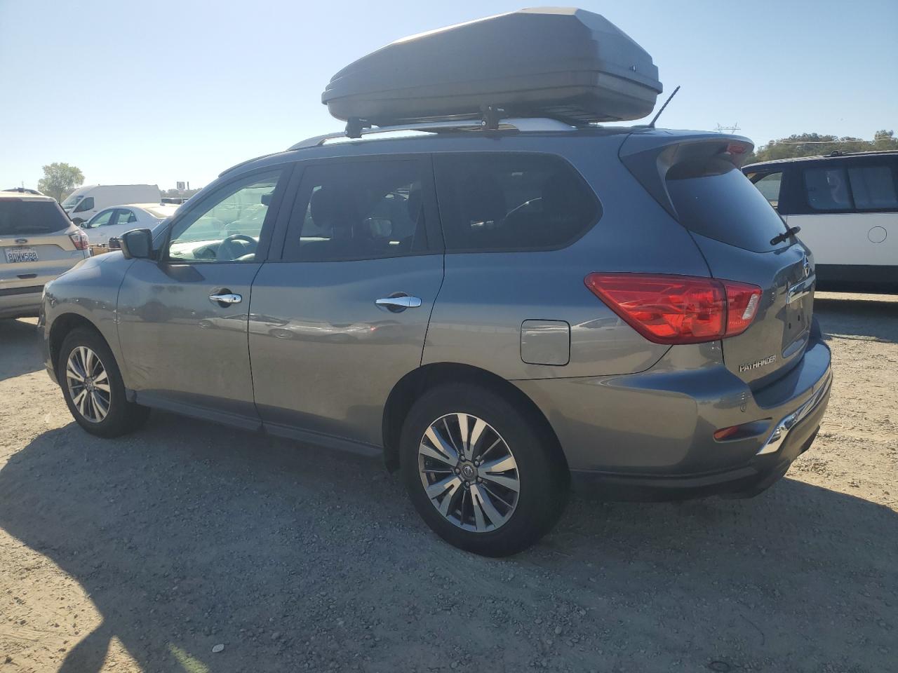 2018 Nissan Pathfinder - Image 2