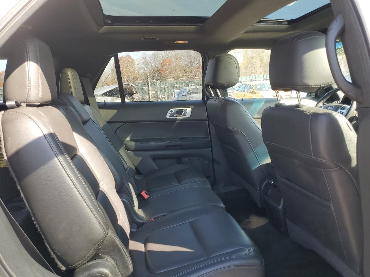 2015 Ford Explorer - Image 11