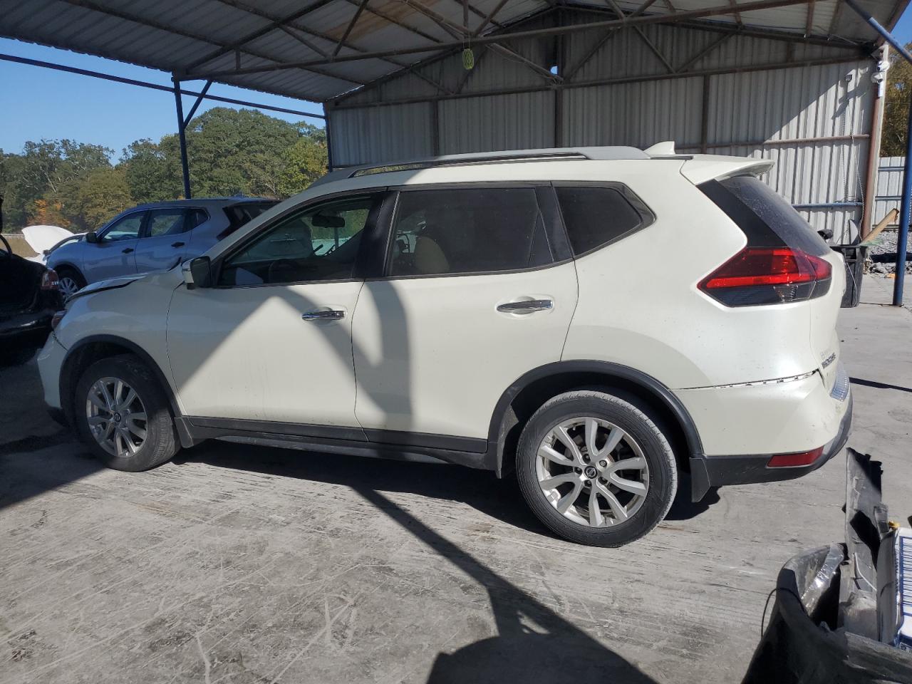 2017 Nissan Rogue - Image 2
