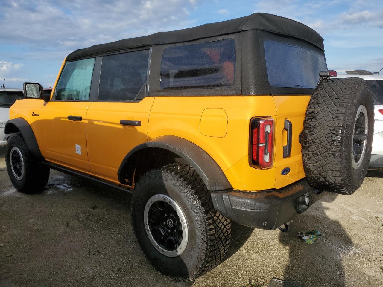 2022 Ford Bronco - Image 2