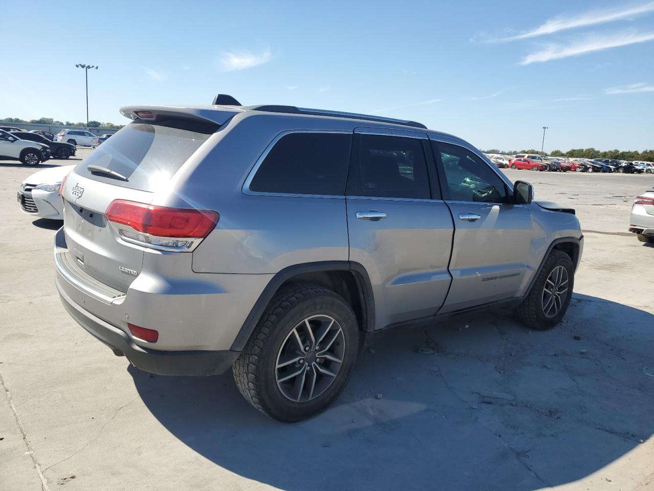 2019 Jeep Grand Cherokee - Image 3