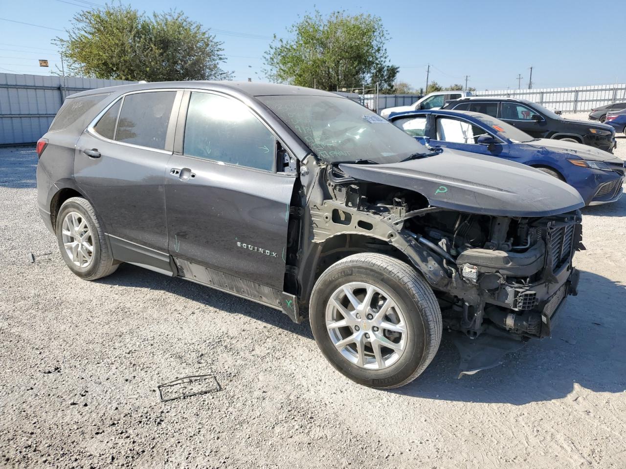 2022 Chevrolet Equinox - Image 4
