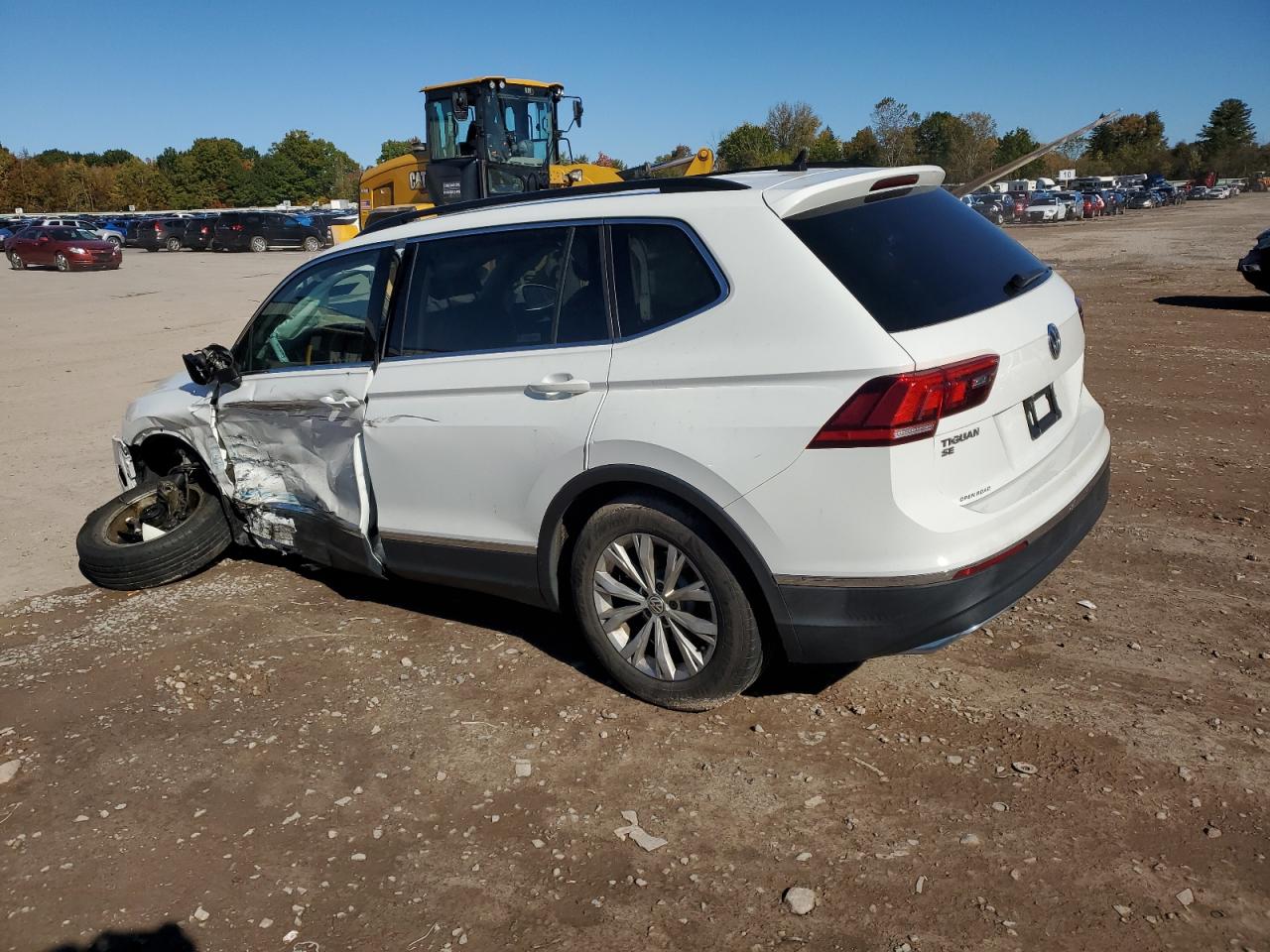 2018 Volkswagen Tiguan - Image 2