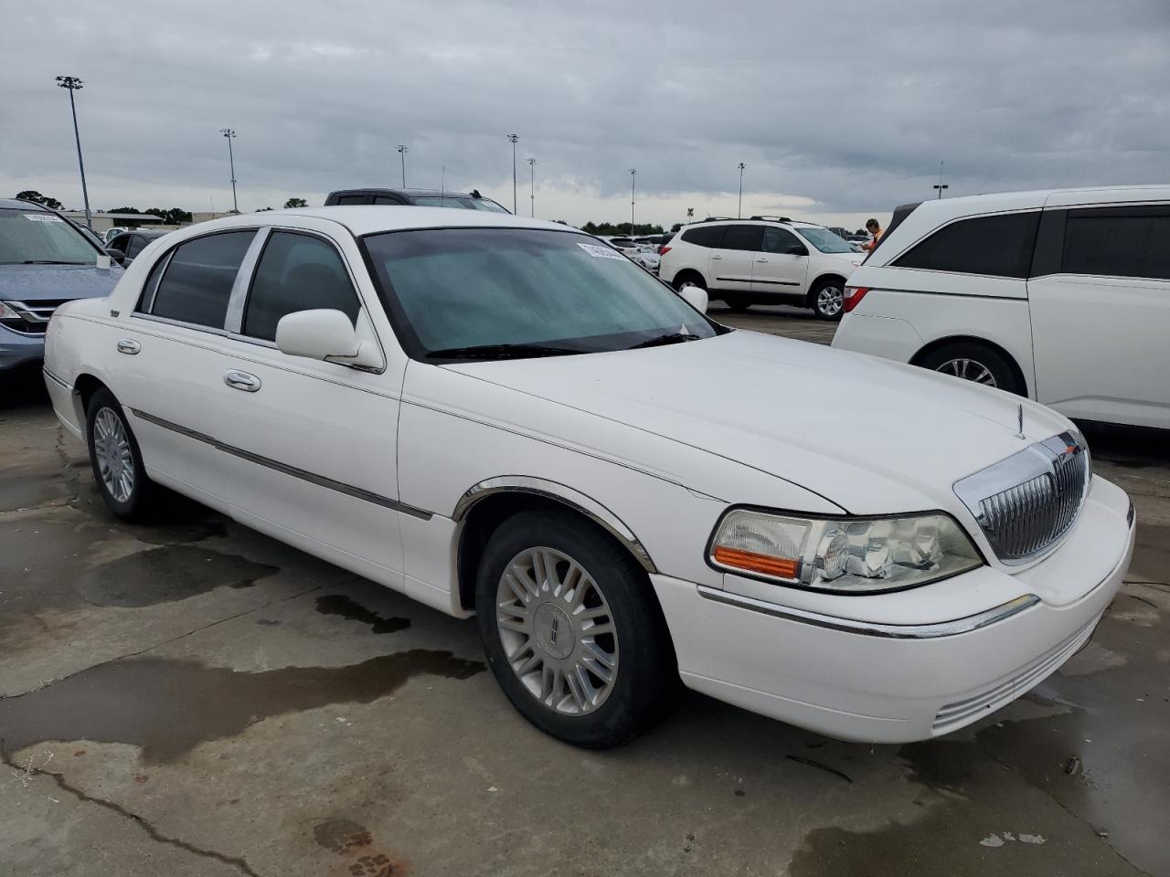 2008 Lincoln Town Car - Image 4