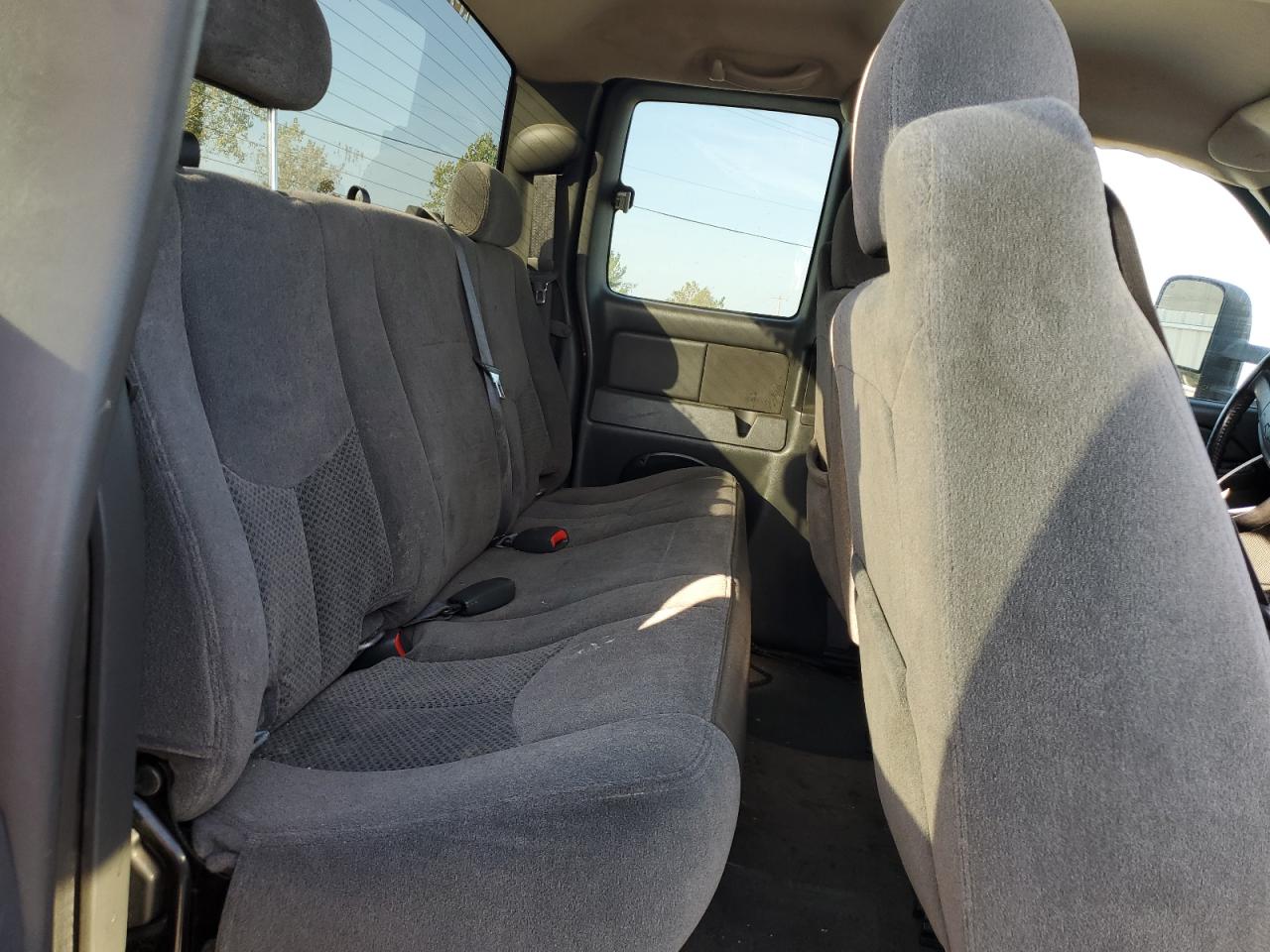 2006 Chevrolet Silverado - Image 10