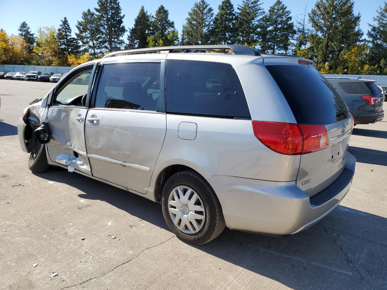 2009 Toyota Sienna - Image 2
