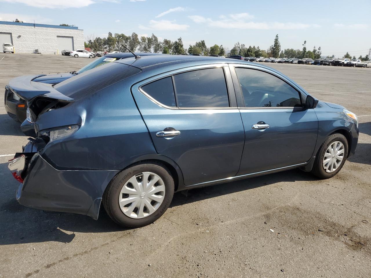 2015 Nissan Versa - Image 3