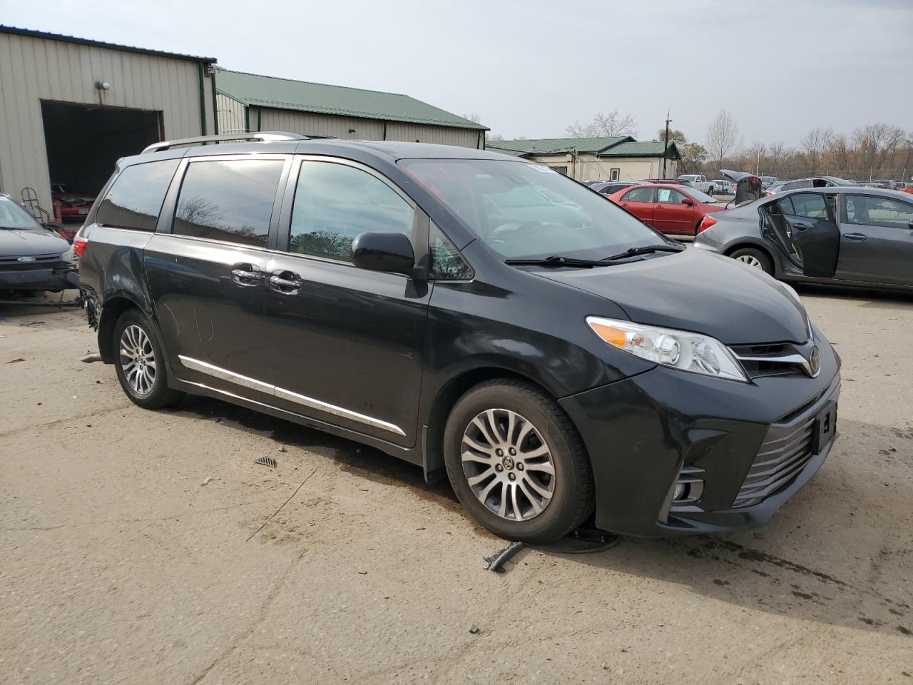 2020 Toyota Sienna - Image 4