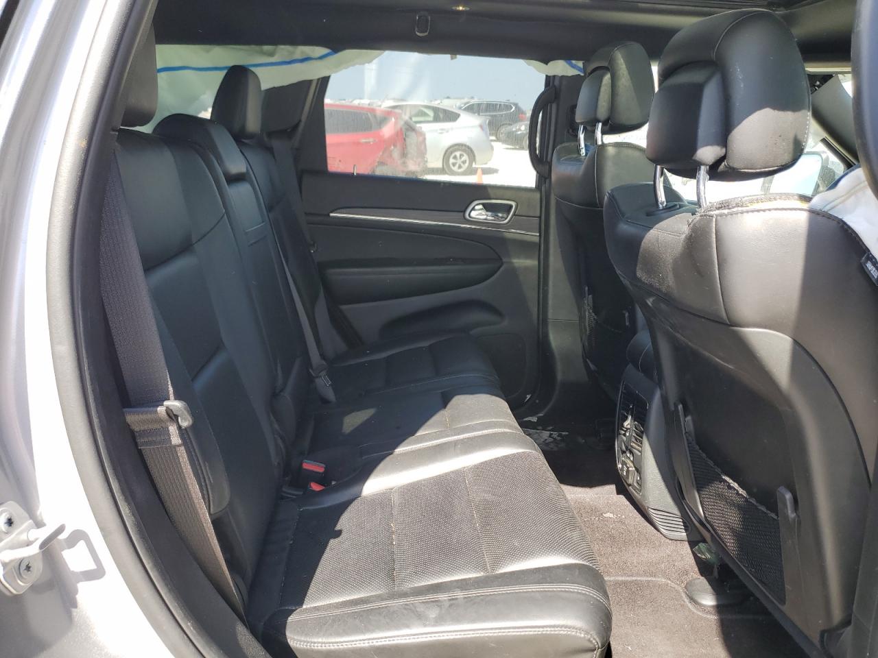 2019 Jeep Grand Cherokee - Image 11