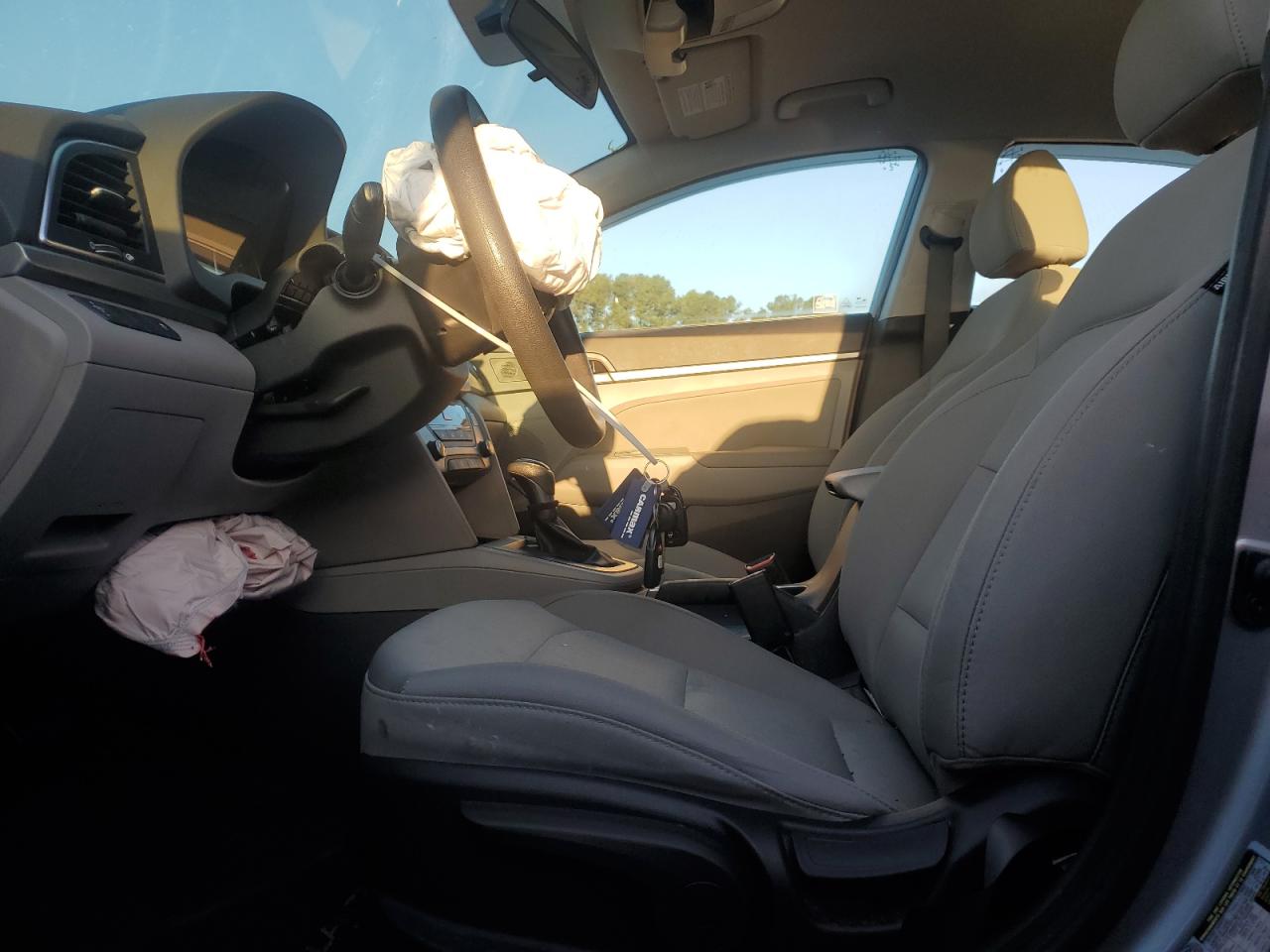 2017 Hyundai Elantra - Image 7
