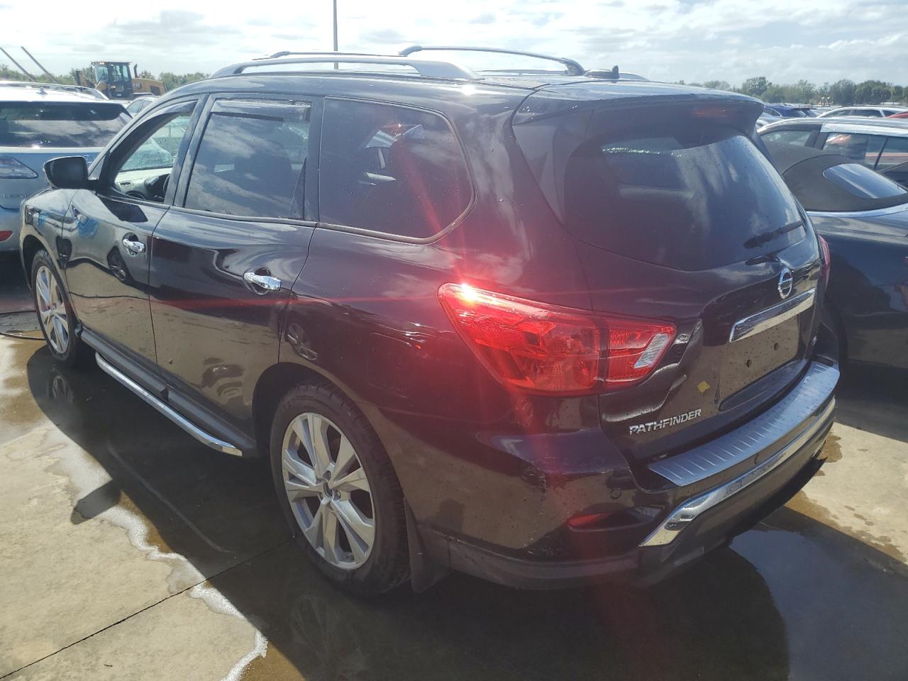 2018 Nissan Pathfinder - Image 2