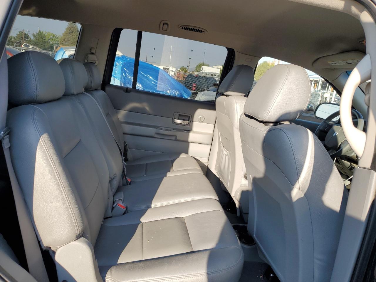 2004 Dodge Durango - Image 12
