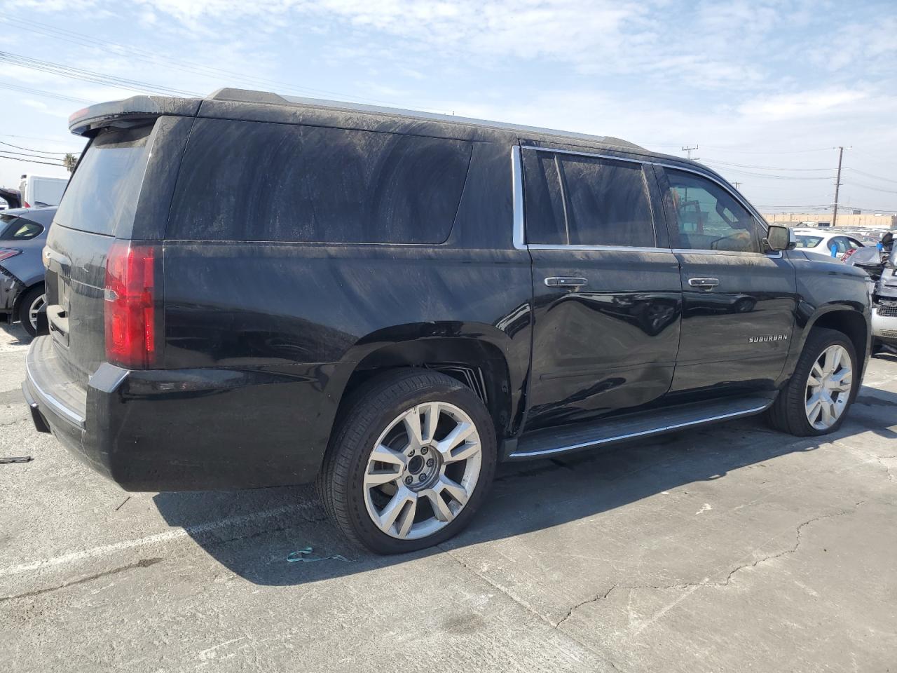 VIN 1GNSCJKC0HR140111 2017 CHEVROLET SUBURBAN no.3