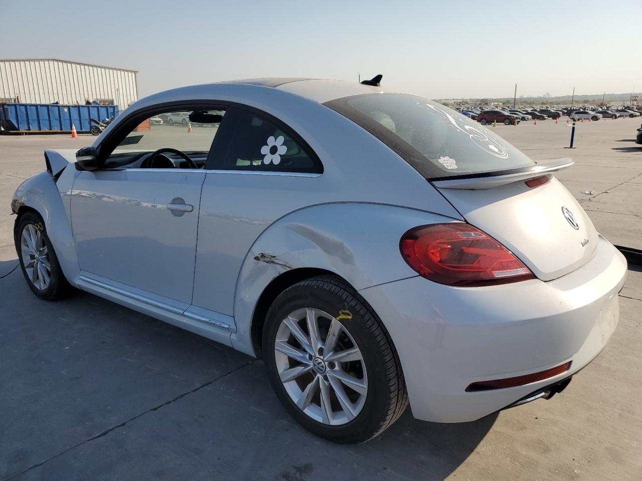 3VWJD7AT7JM701754 2018 Volkswagen Beetle Se