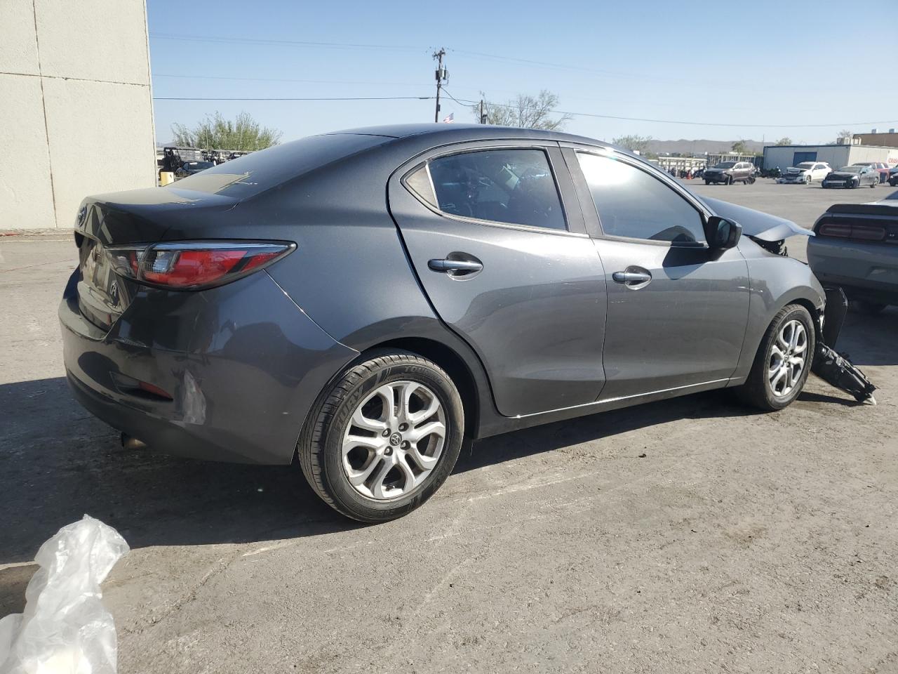 VIN 3MYDLBYV9JY306966 2018 TOYOTA YARIS no.3