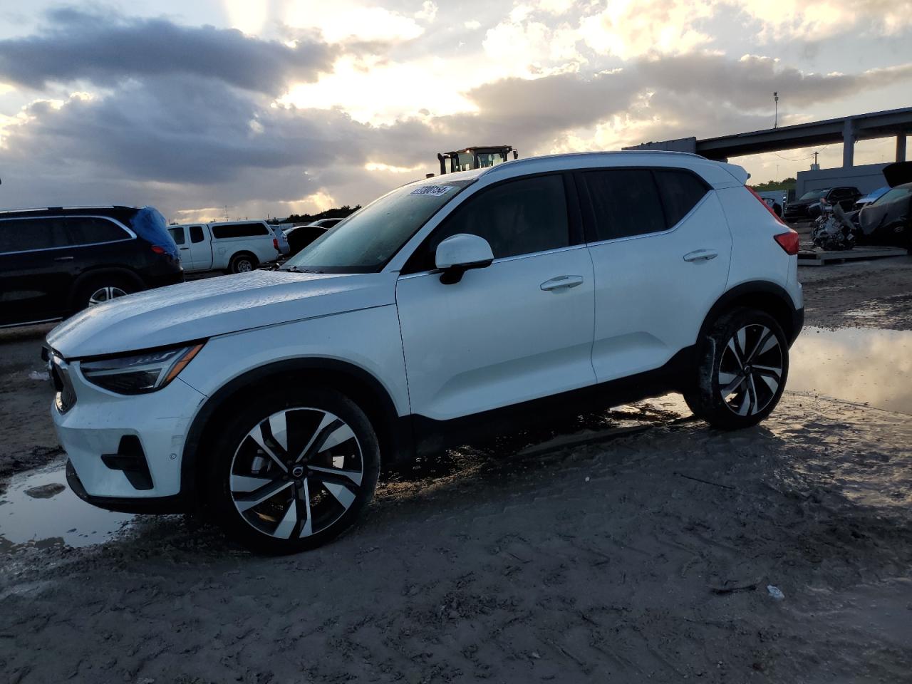 2023 Volvo Xc40 Ultimate VIN: YV4L12UF7P2032461 Lot: 77300154