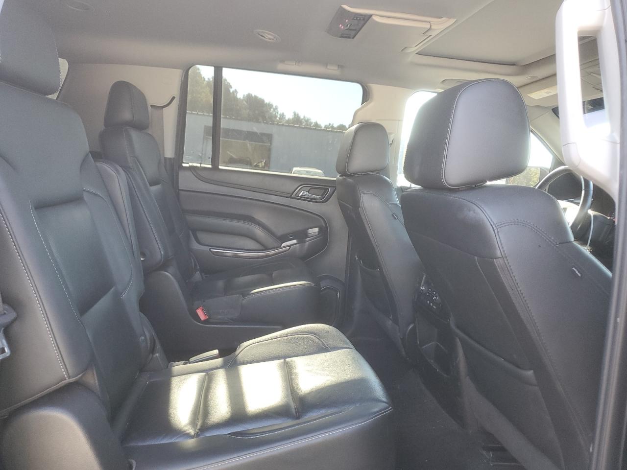 1GNSKHKC6JR403087 2018 Chevrolet Suburban K1500 Lt