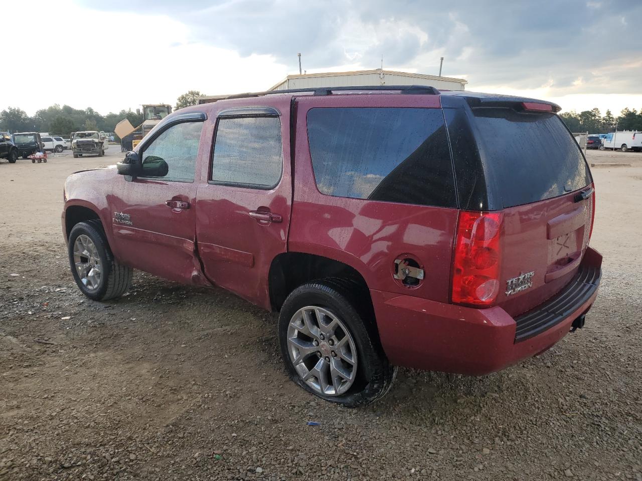 2007 GMC Yukon - Image 2