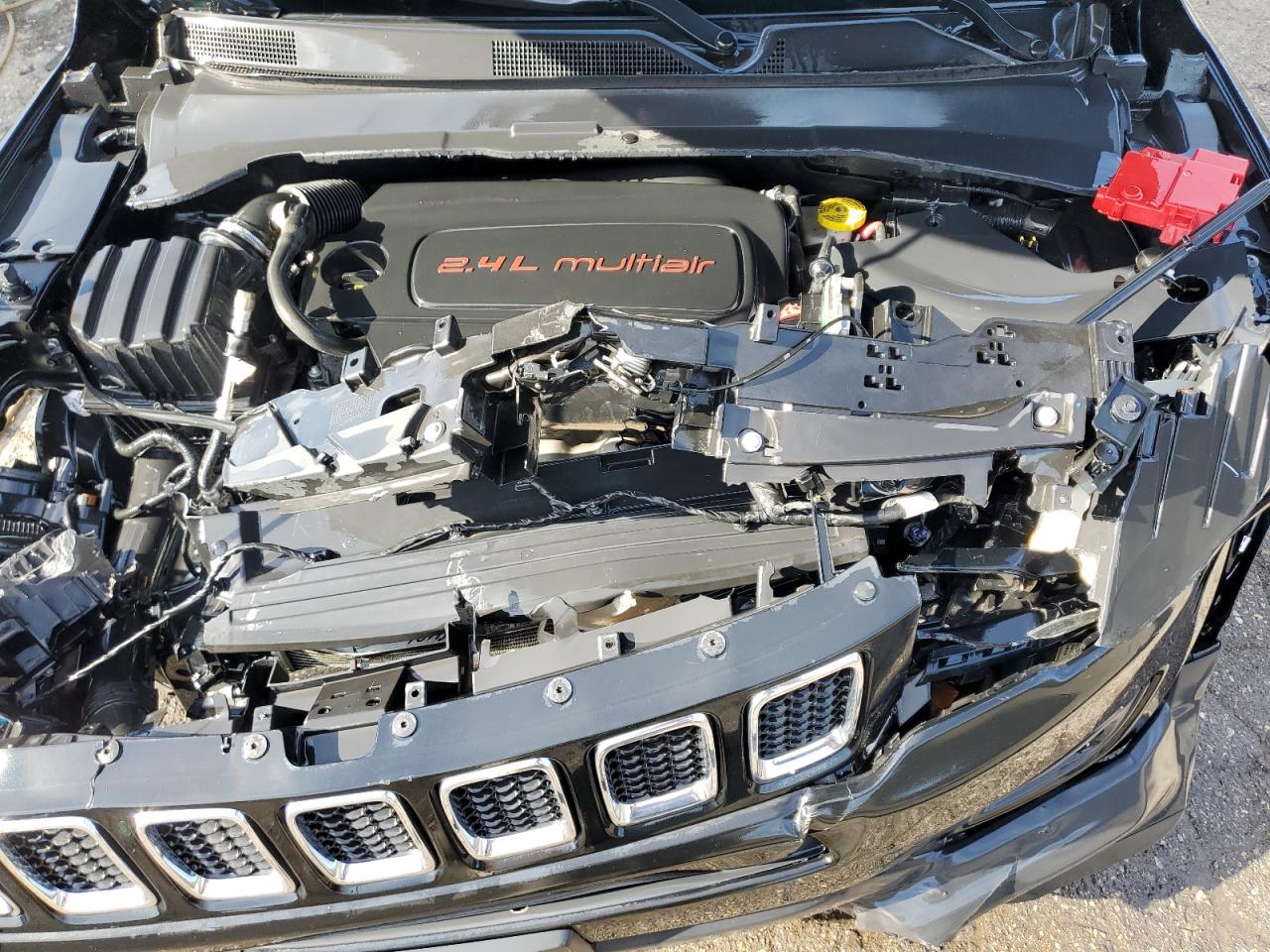 2019 Jeep Compass Latitude VIN: 3C4NJDBB8KT645929 Lot: 75703734