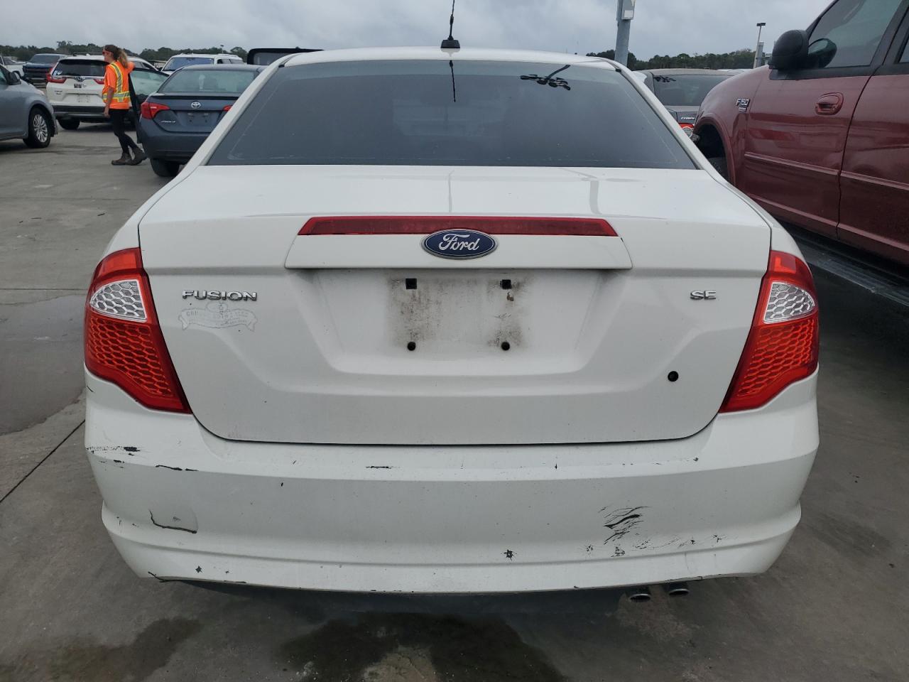 3FAHP0HA1BR114450 2011 Ford Fusion Se