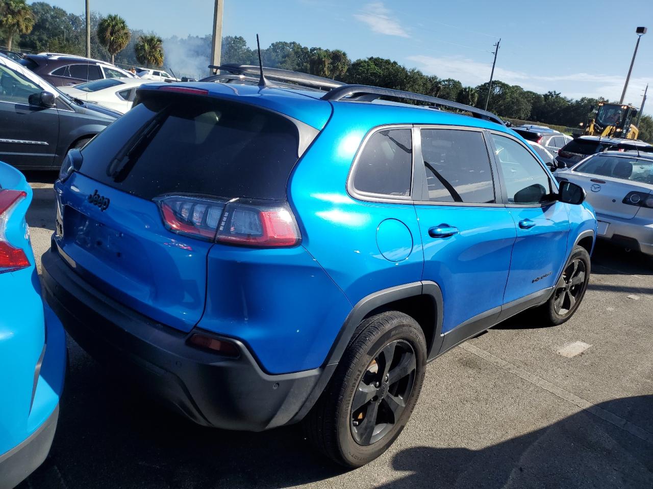 2023 Jeep Cherokee - Image 3