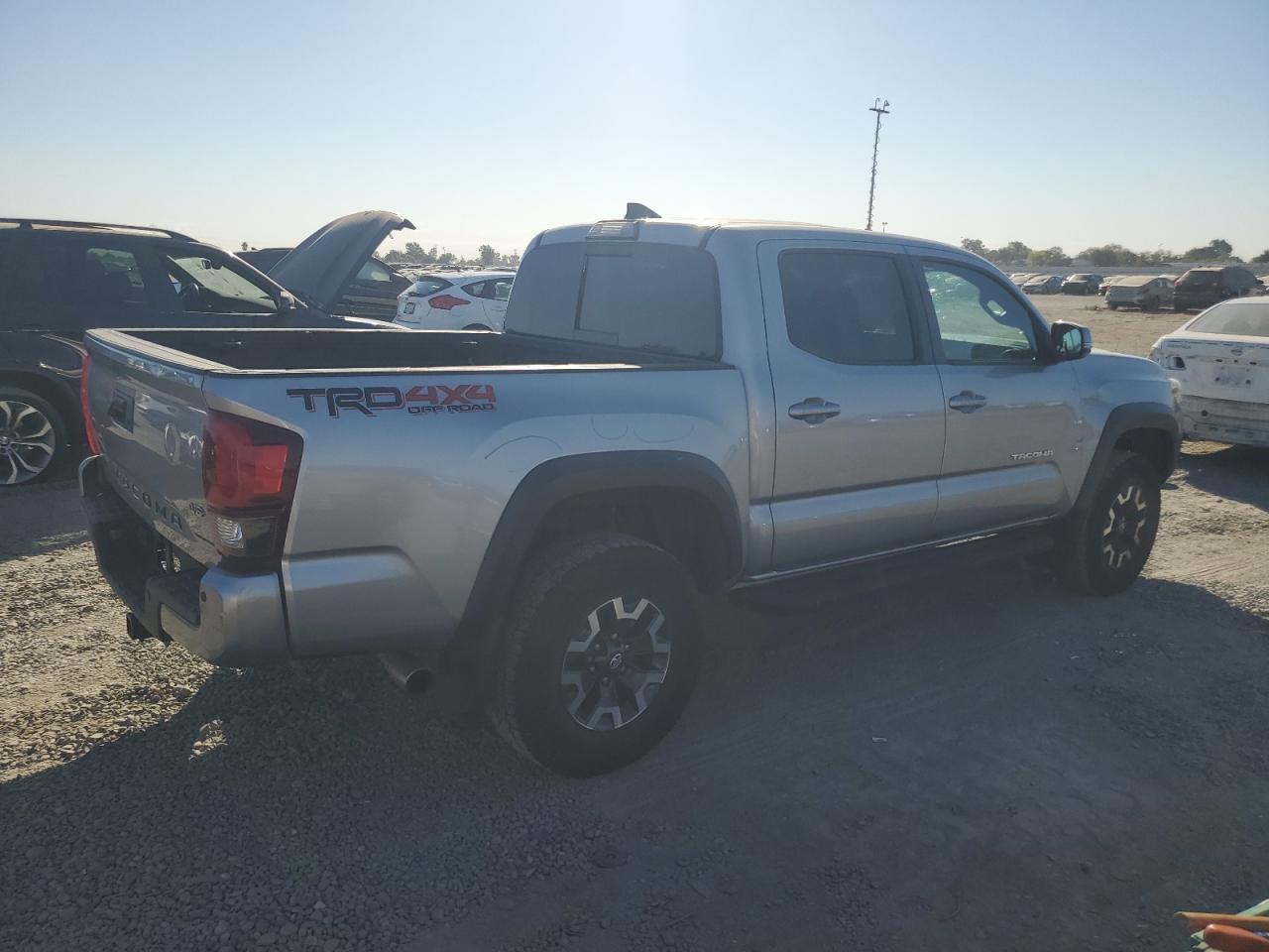 VIN 3TMCZ5AN6JM167181 2018 TOYOTA TACOMA no.3