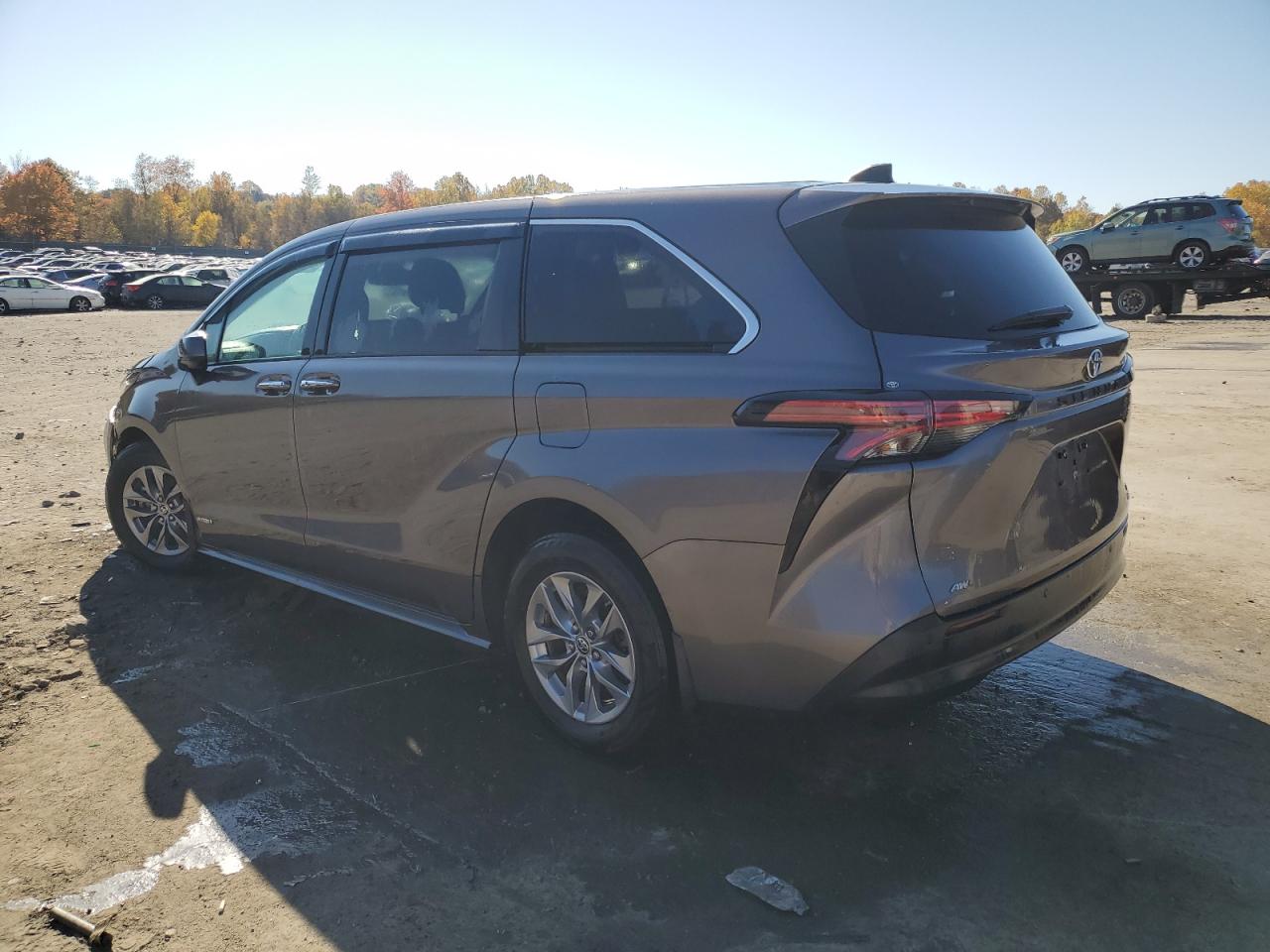 2021 Toyota Sienna - Image 2