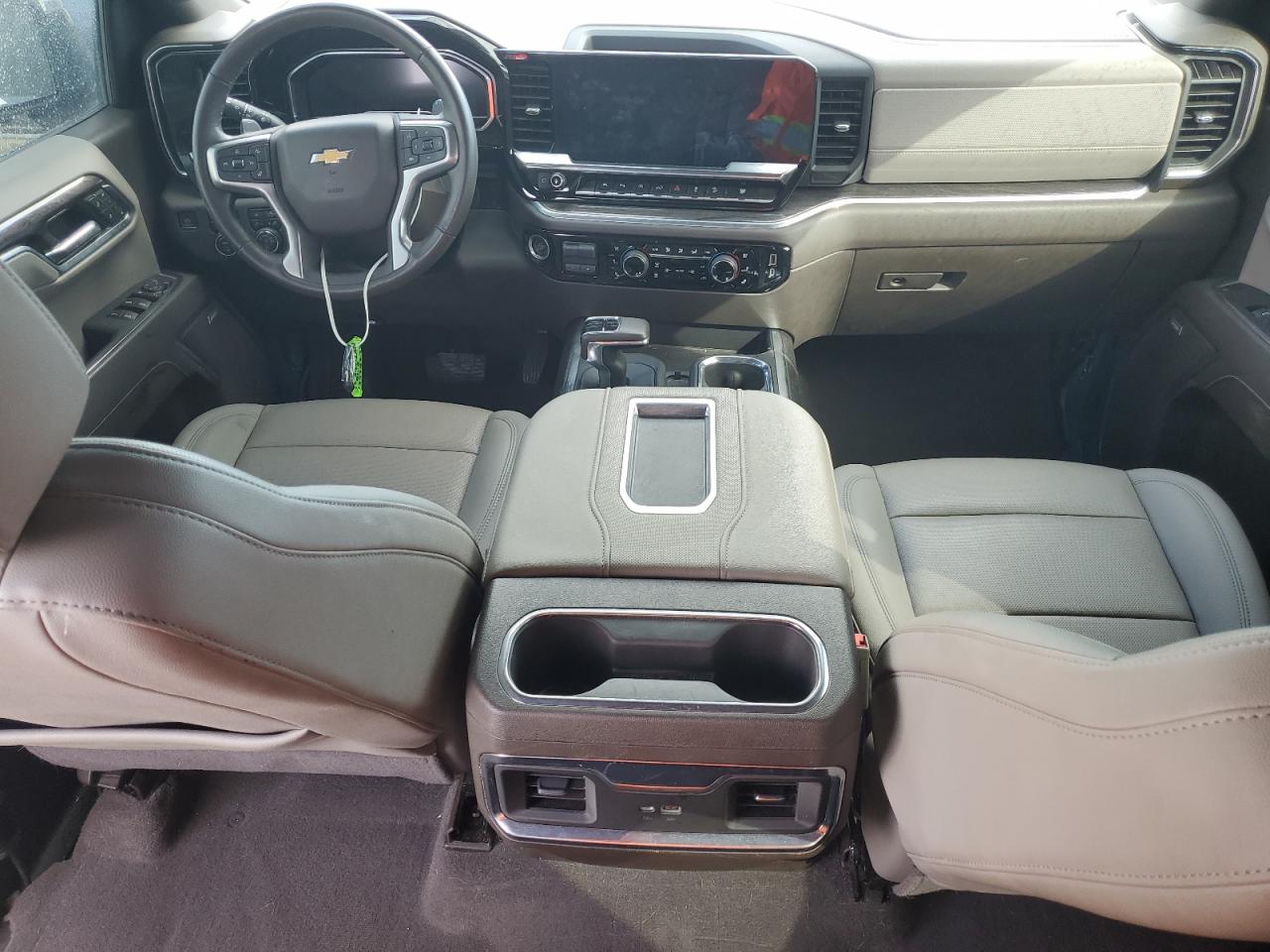 2022 Chevrolet Silverado - Image 8
