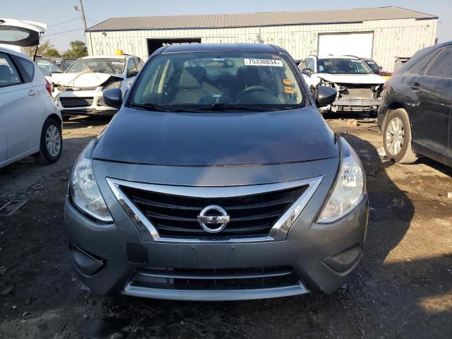  NISSAN VERSA 2018 Серый