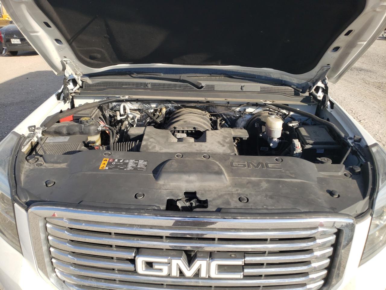 2018 GMC Yukon - Image 12