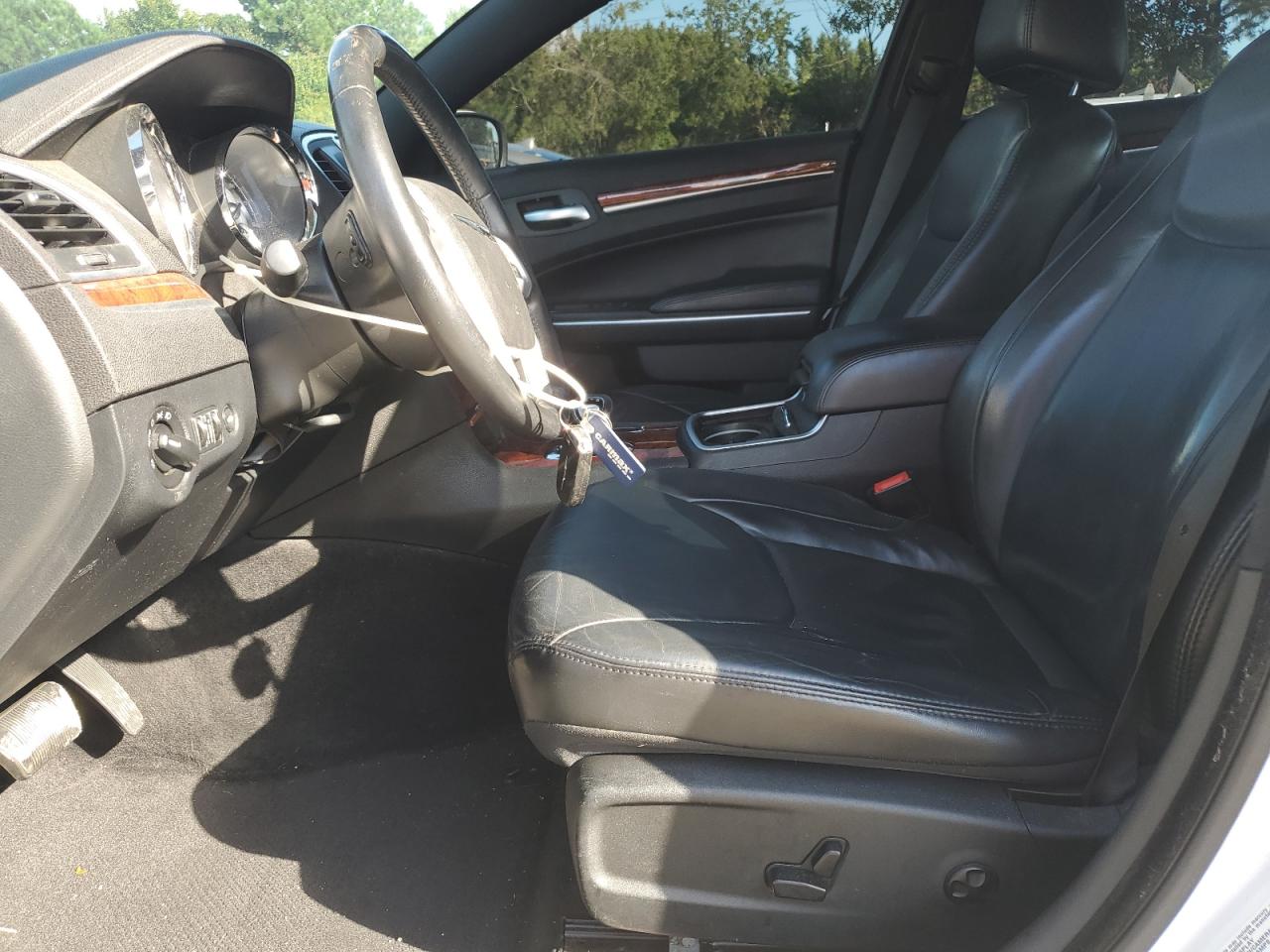 2014 Chrysler 300 - Image 7