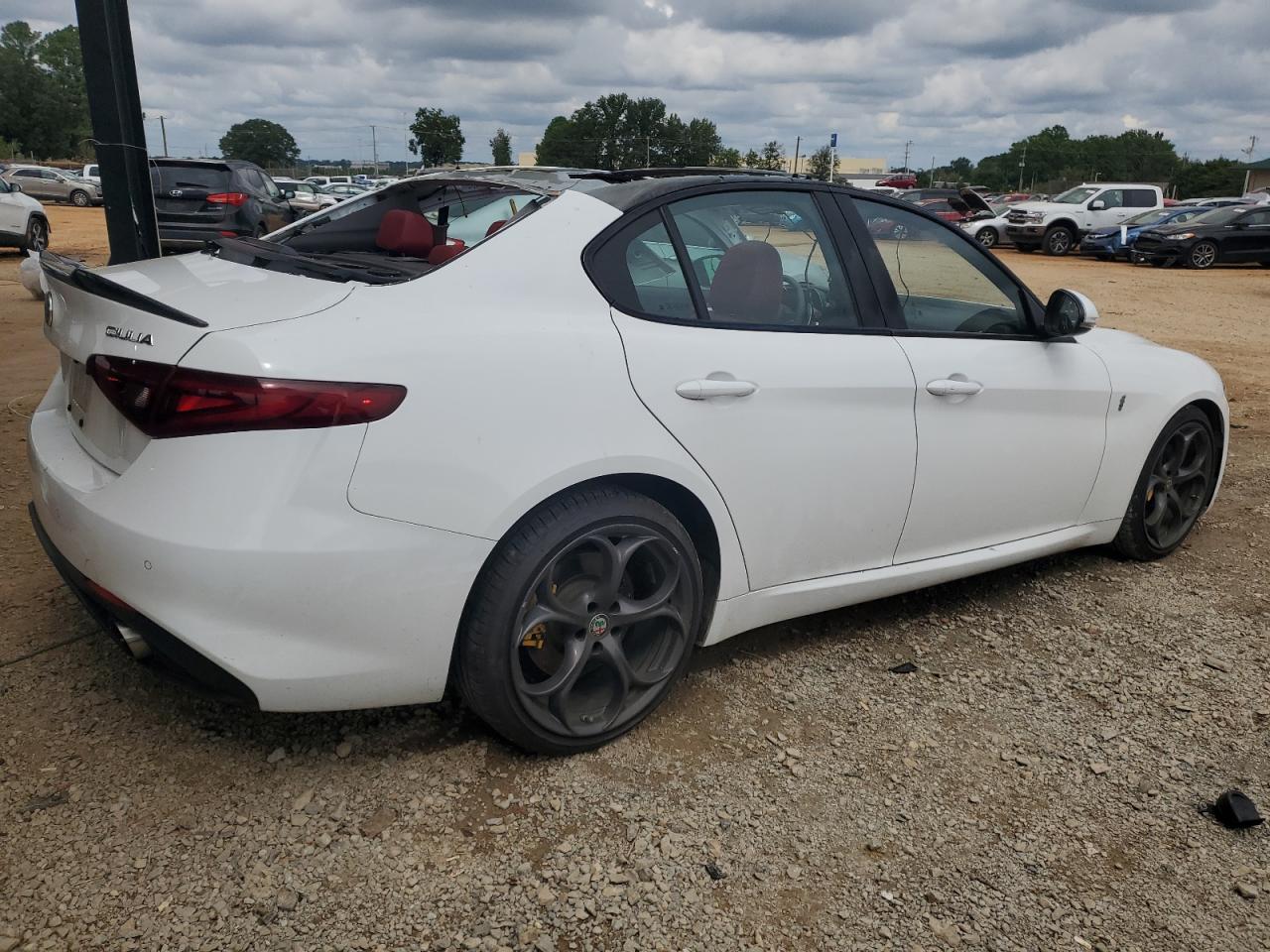 VIN ZARFAMBN3K7615486 2019 ALFA ROMEO GIULIA no.3