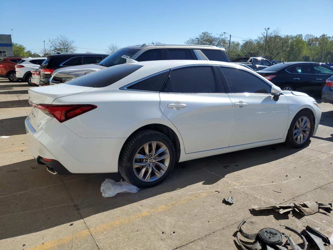 2021 Toyota Avalon - Image 3