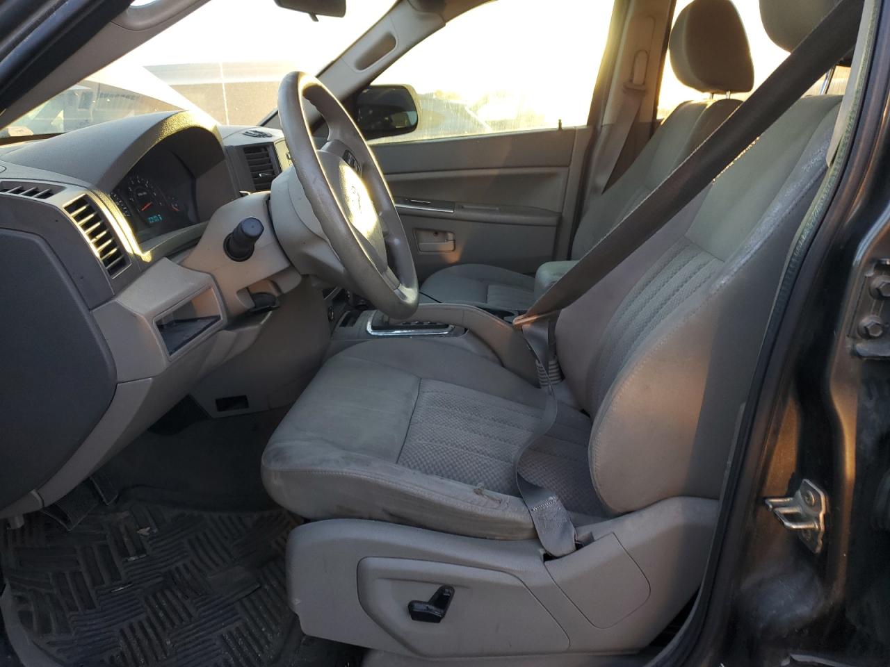 2005 Jeep Grand Cherokee - Image 7